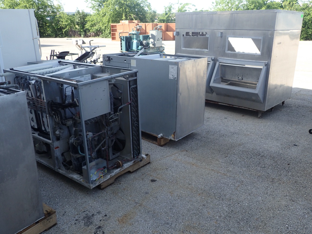 (3) Hoshizaki Ice Makers & (1) Kloppenberg Ice Bin Surplus Marketplace