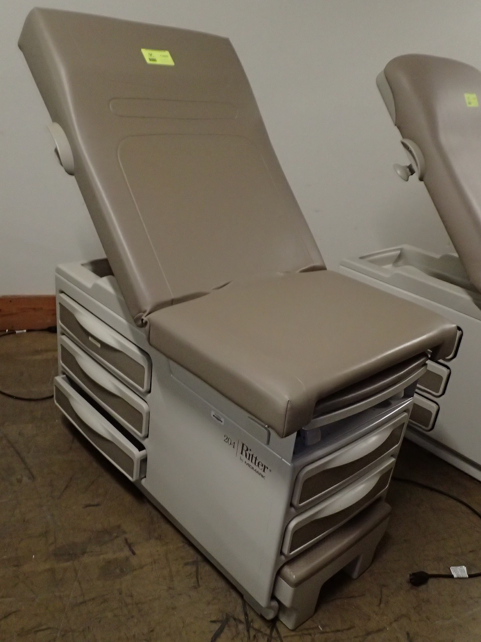 Midmark 204 Exam Table | Surplus Marketplace