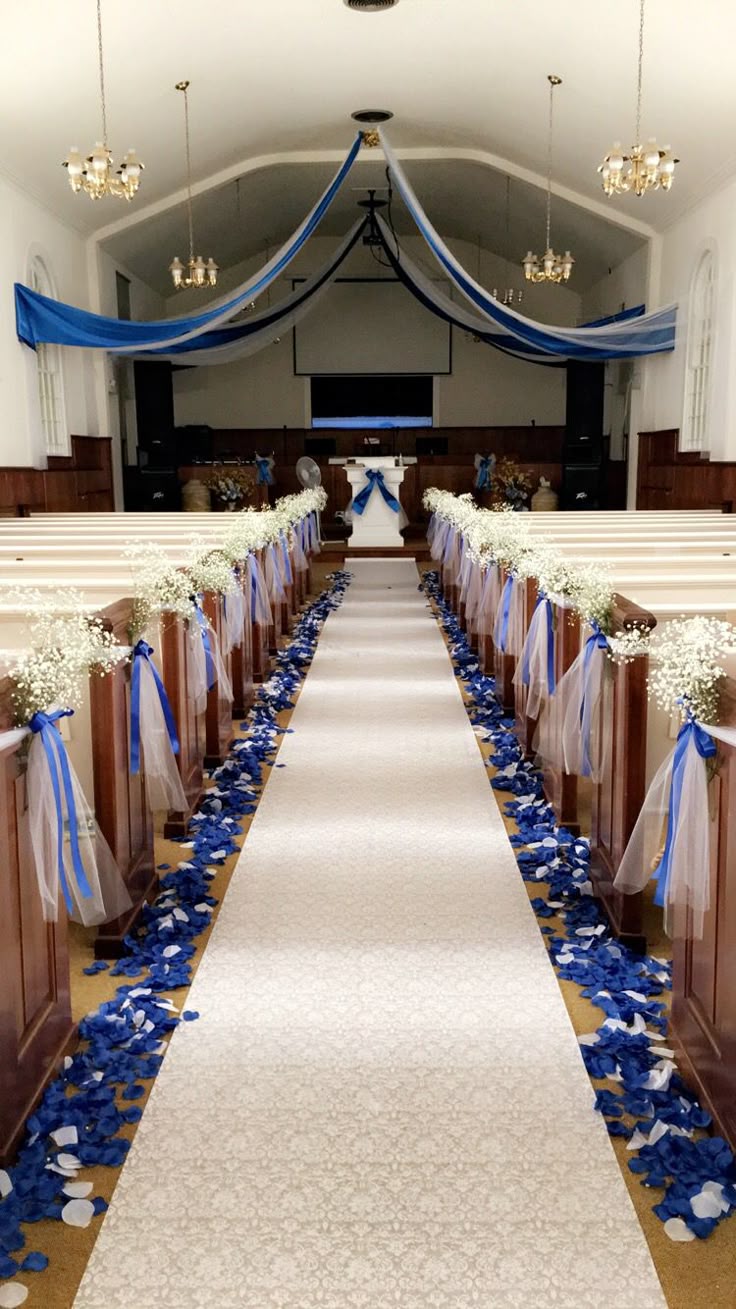 Elegant white and blue wedding decor