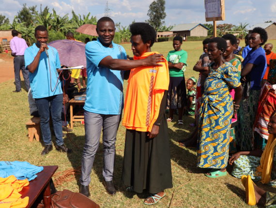 During the question and answer session, the winners received the t-shirts as a prize.