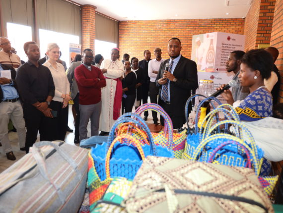The guests discussed with the Caritas Rwanda’s programs / projects participants who showcased their income generating activities.