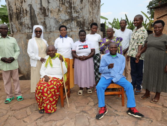 Group photo with people cared in Urugo rw’Amahoro Kabarondo Centre run by the volunteers (in Kayonza district).