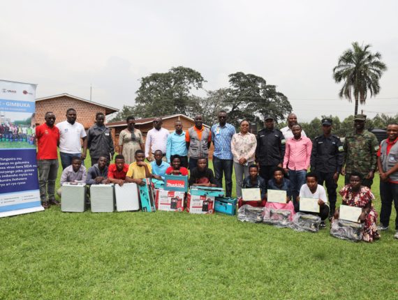 Distribution of startup kits in Nyamasheke.