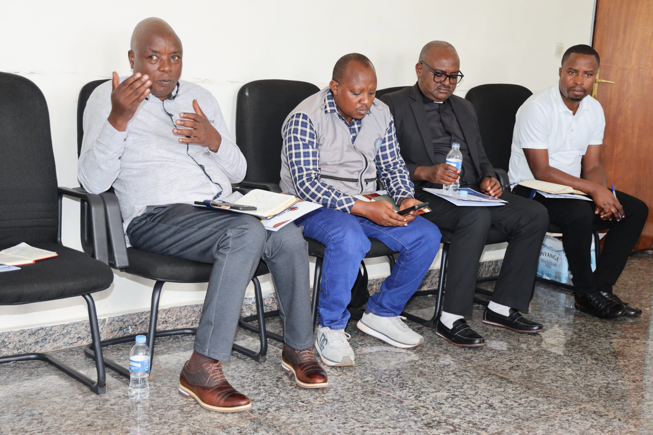 Participants expressed interest in the Tunga Project by asking questions.