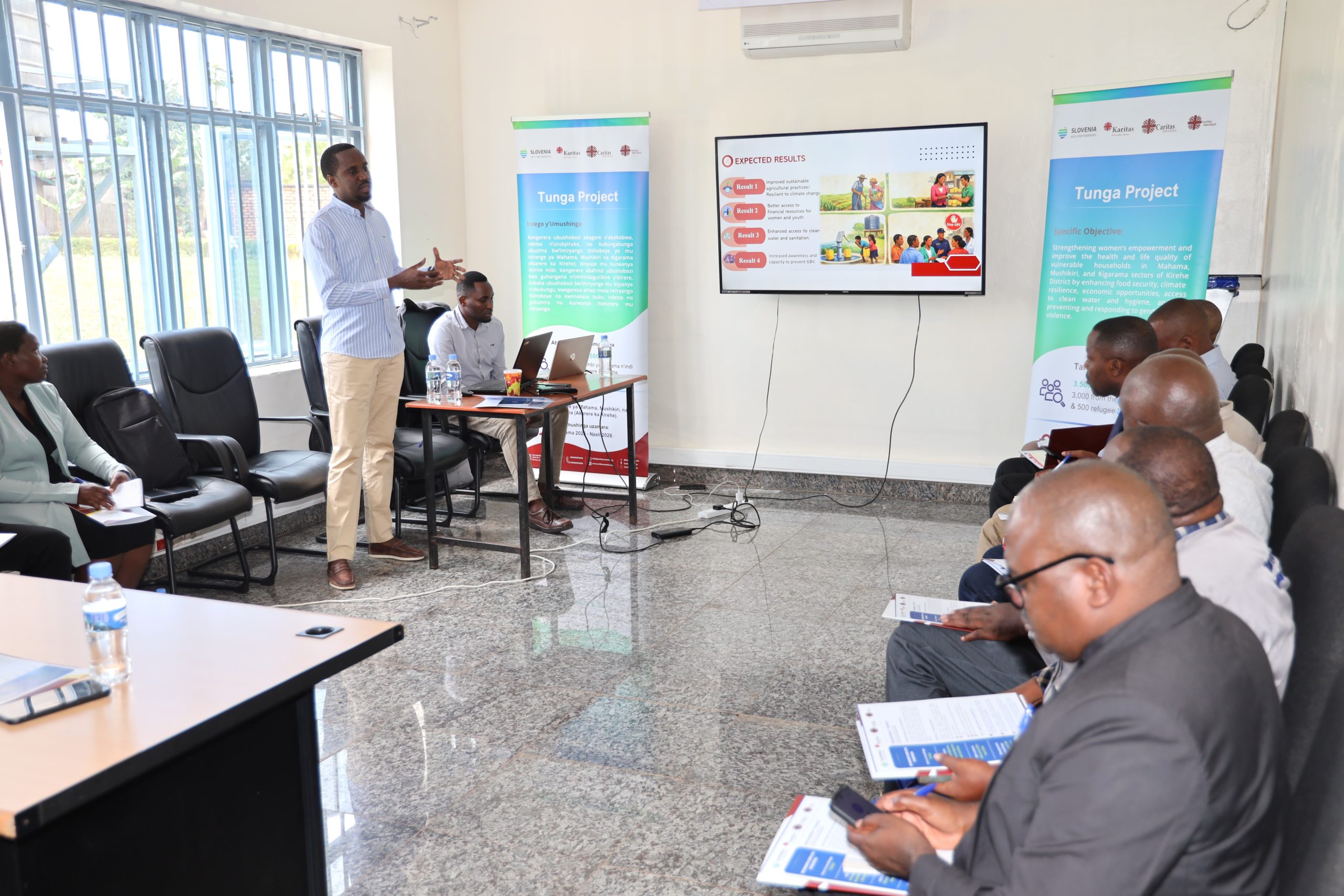 Presentation of project activities by Emmanuel Uwiragiye, the project coordinator.