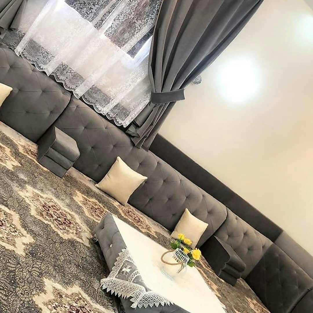 مجلس عربي ملكي بلون بني عسلي وخامة تنجيد فاخر