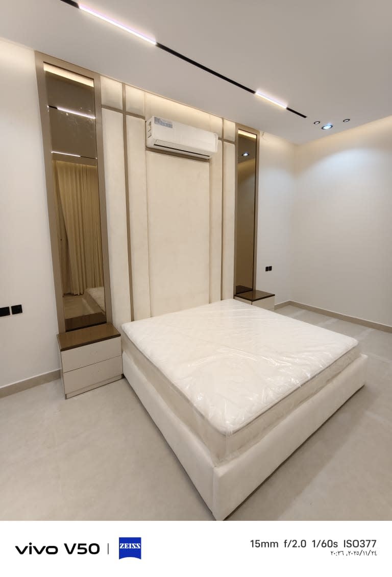 تصميم داخلي بني فاتح تصميم هادئ