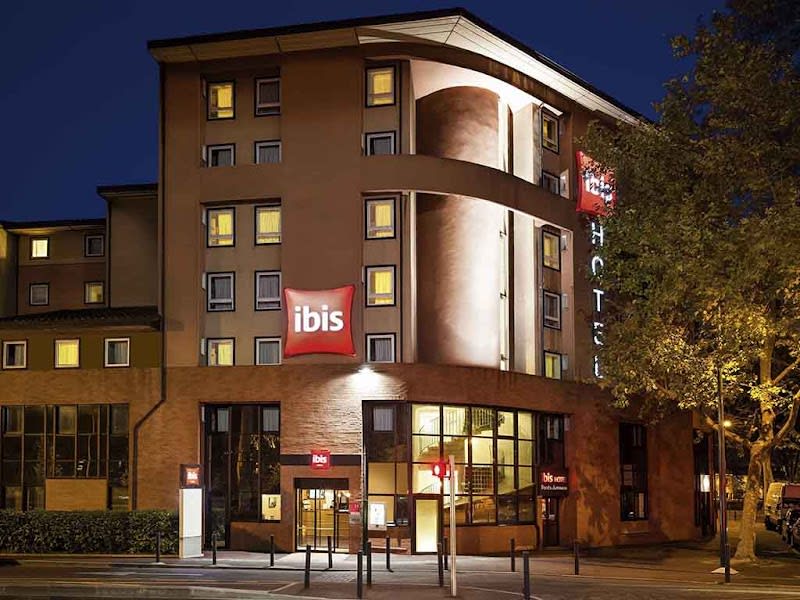 Hotel Ibis Ponts Jumeaux — photo