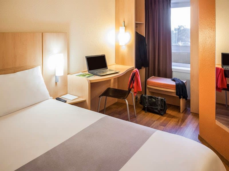 Hotel Ibis Ponts Jumeaux — photo