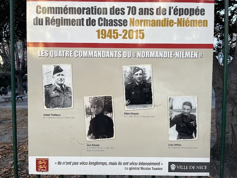 Square de l’Escadrille Normandie-Niemen — photo