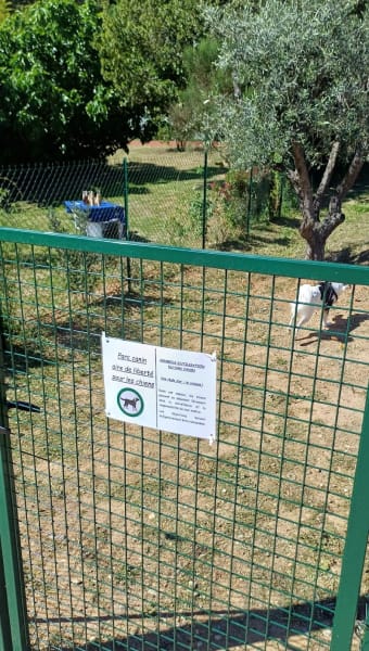 TOILETTE POUR CHIEN - ESPACE CANIN "Rascas" - WC — photo