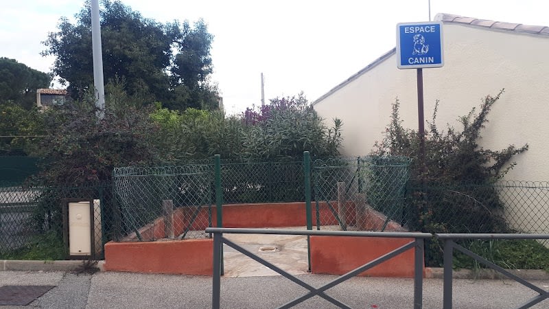 TOILETTE POUR CHIEN - ESPACE CANIN "Rascas" - WC — photo