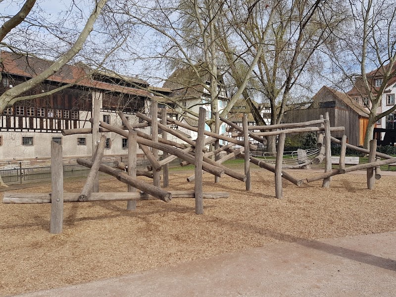 Square Suzanne-Lacore — photo
