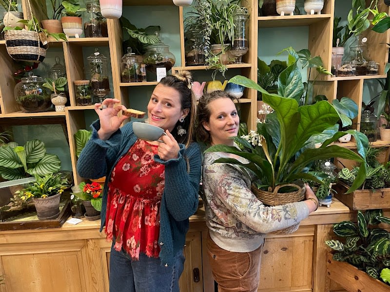 Un Brin De Folie, fleuriste de saison et café — photo