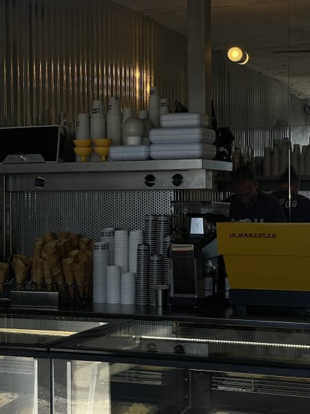LOULOU MONSIEUR GLACE - ROUCAS — photo