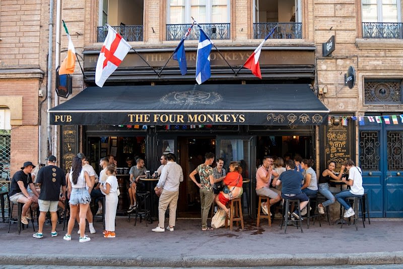 The Four Monkeys — photo