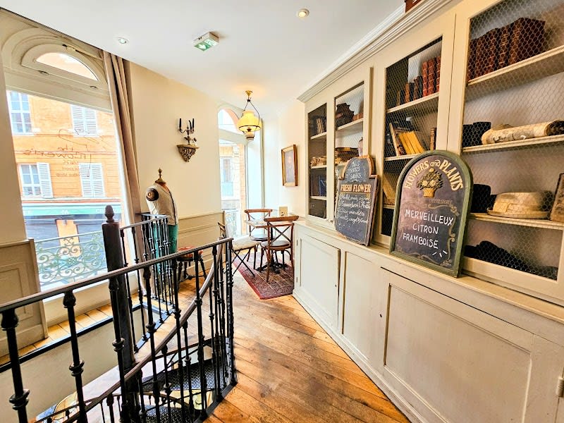 Flower's Café — photo