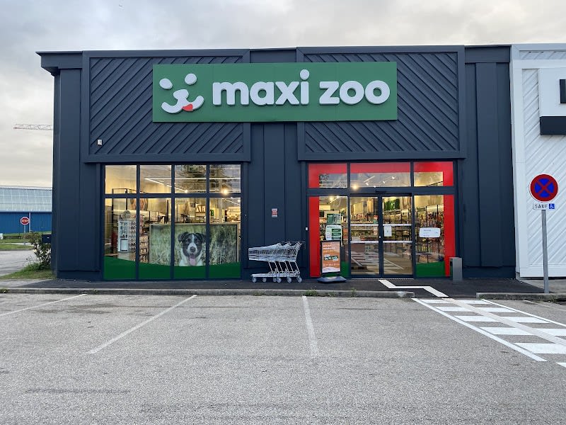 Maxi Zoo Bron — photo