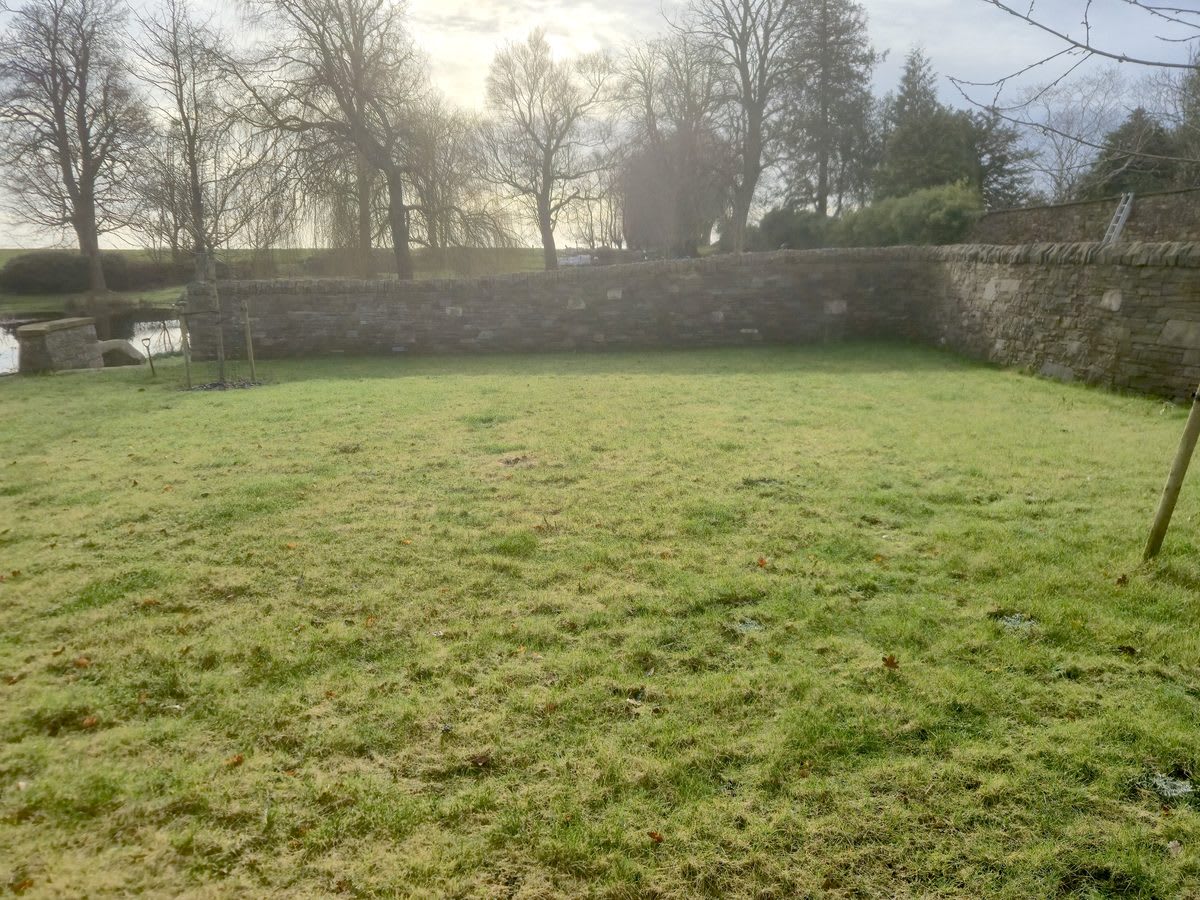 Curved dry stone dyke near Carnoustie - Image 2 - McGregor Builders
