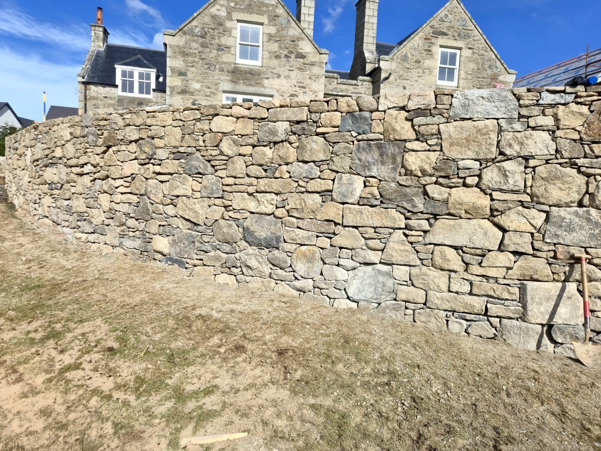 Dry stone retaining wall, Aberdeenshire - Image 3 - McGregor Builders