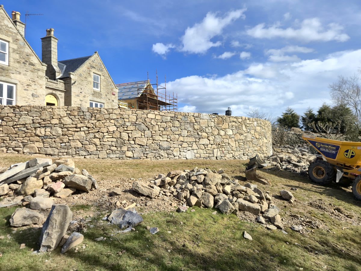 Dry stone retaining wall, Aberdeenshire - Image 4 - McGregor Builders