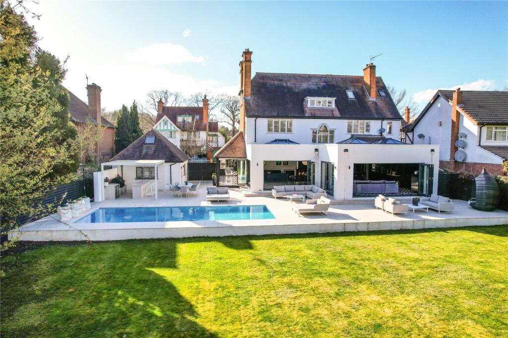 Window Cleaning Specialists in Walton on Thames - Image 3 - Primgaard