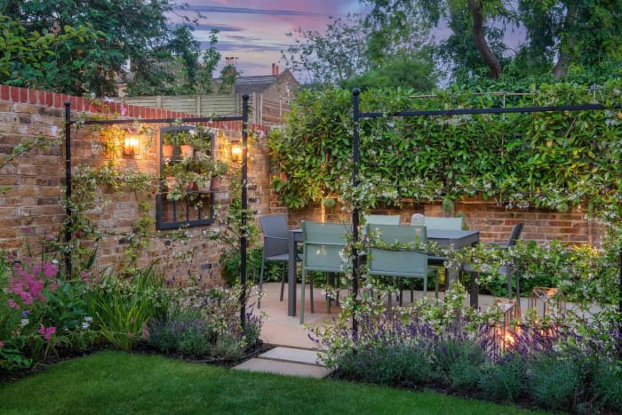 Montrose Landscapes providing expert garden planning and design in Surrey, creating bespoke outdoor spaces with precision craftsmanship