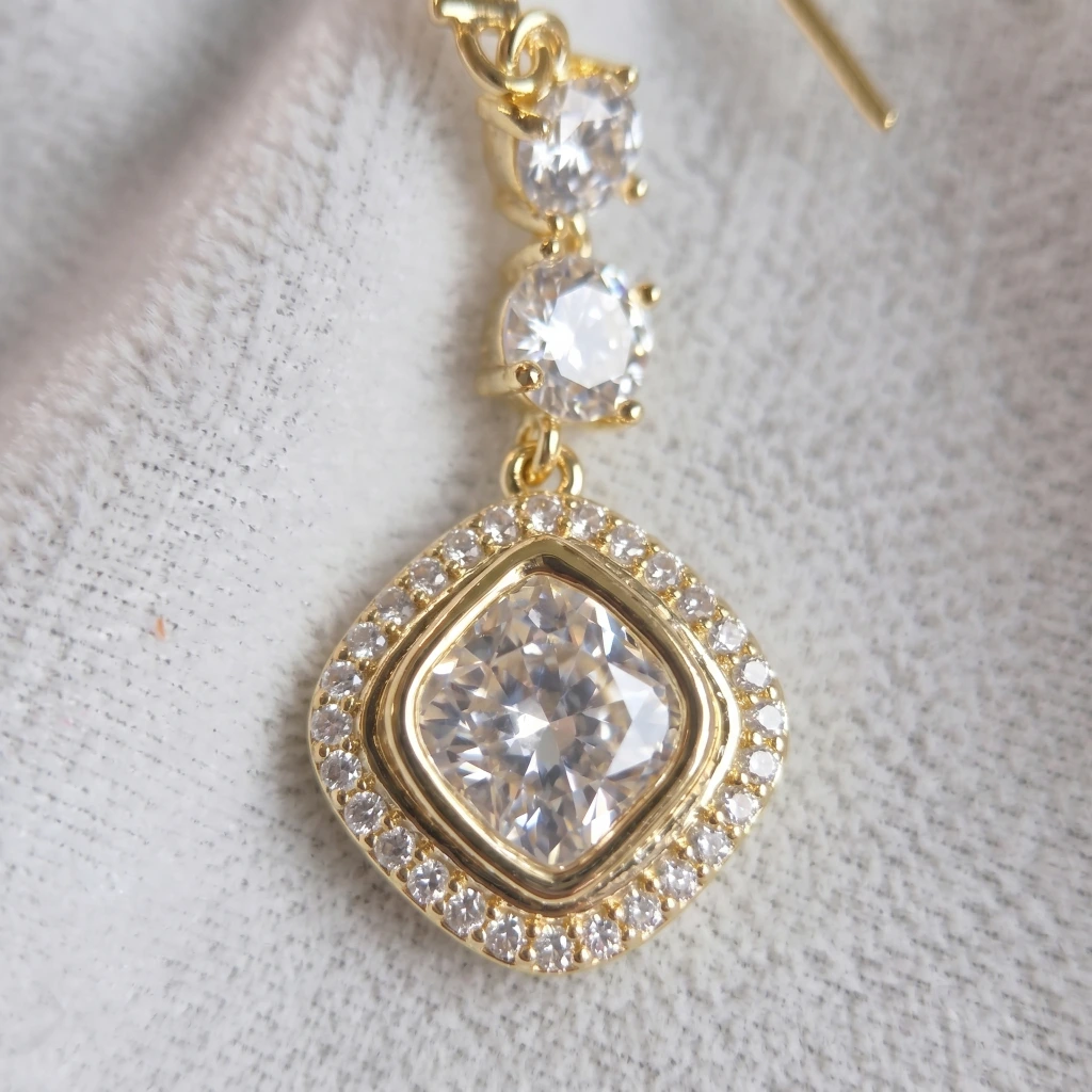 Aashna Gold Drop Earrings image 3
