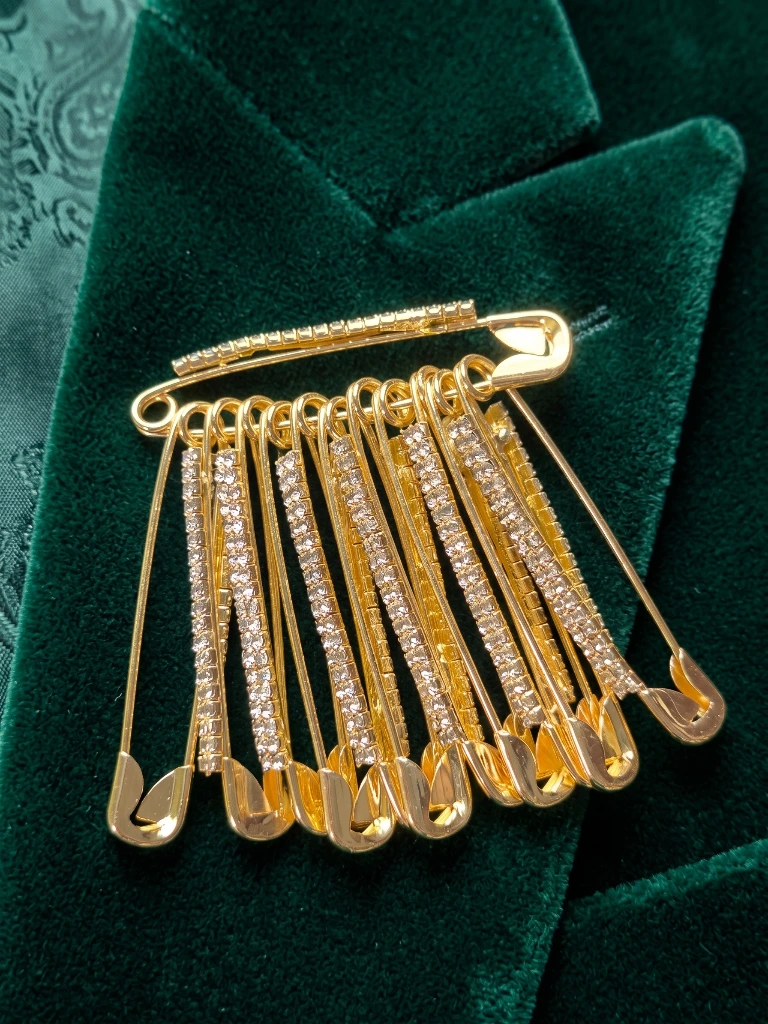 QDORA Gold Crystal Safety Saree Pin image 3
