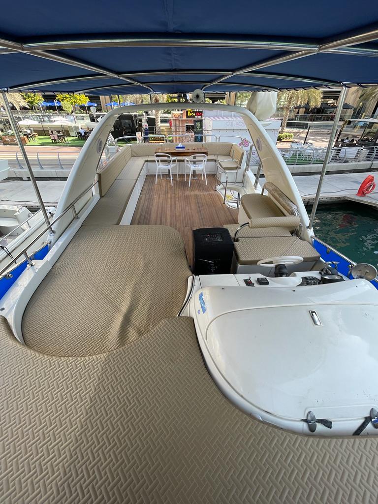 62ft Azimut - 62ft/19m - Yacht