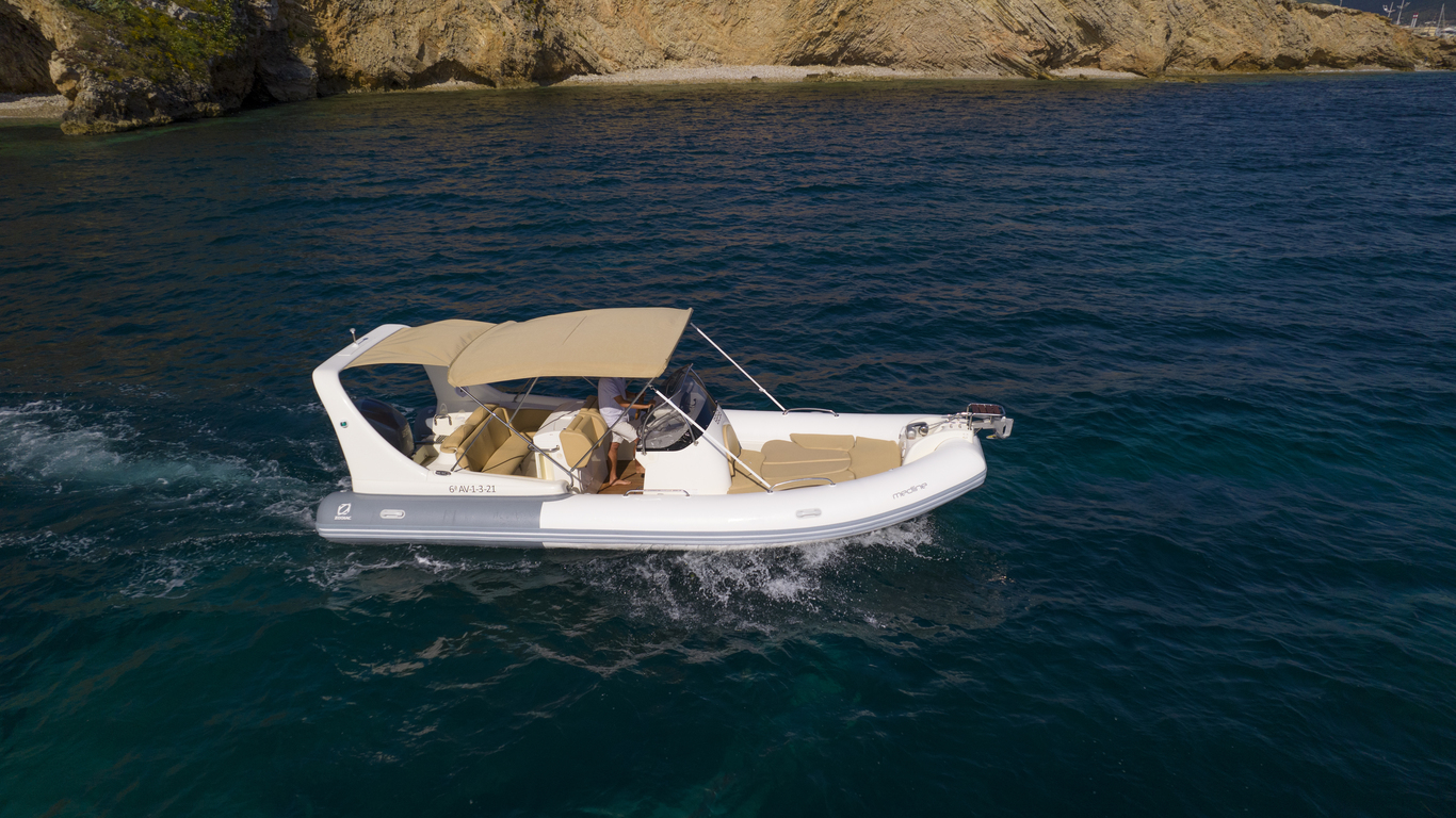 Zodiac Medline III (Beya) - 25ft/8m (2021) - Motorboat