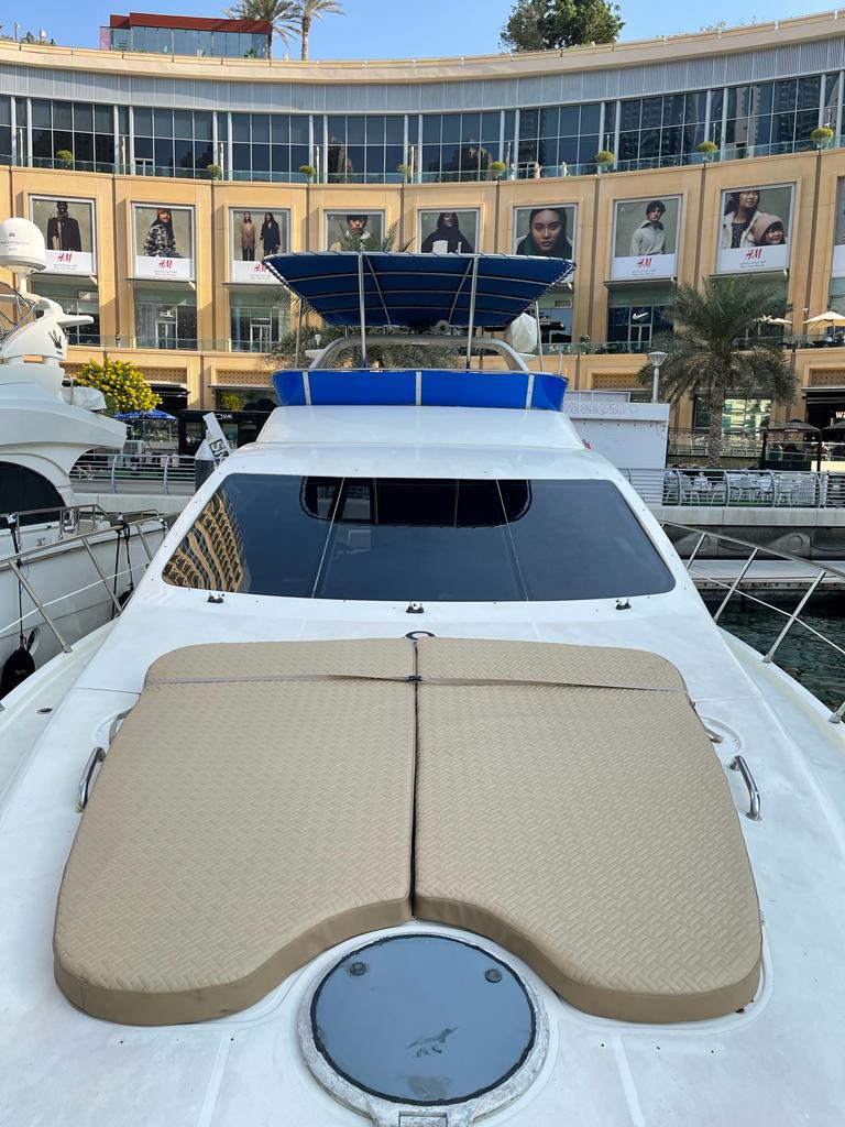 62ft Azimut - 62ft/19m - Yacht