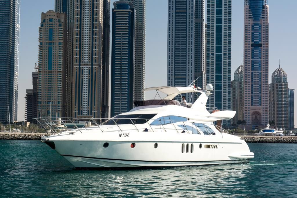 62ft Azimut - 62ft/19m - Yacht