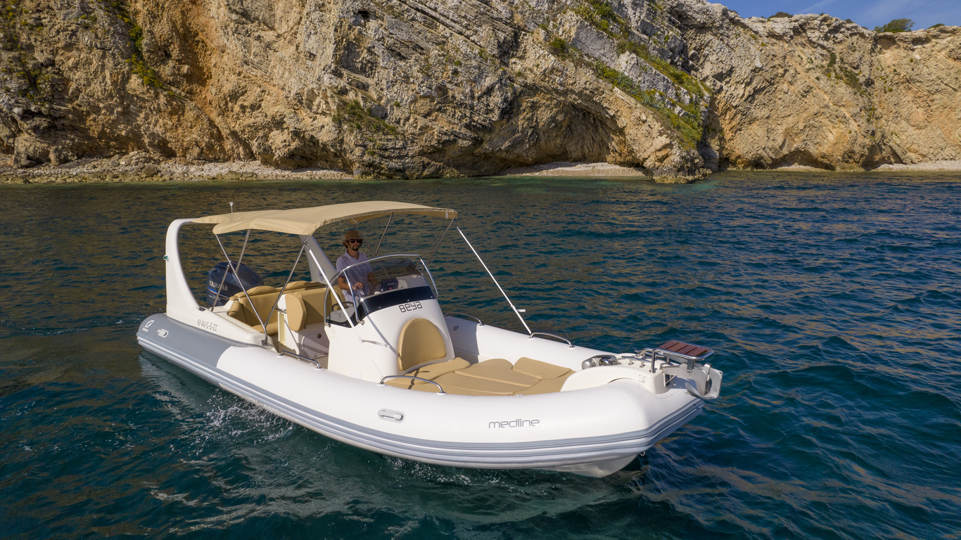 Zodiac Medline III (Beya) - 25ft/8m (2021) - Motorboat