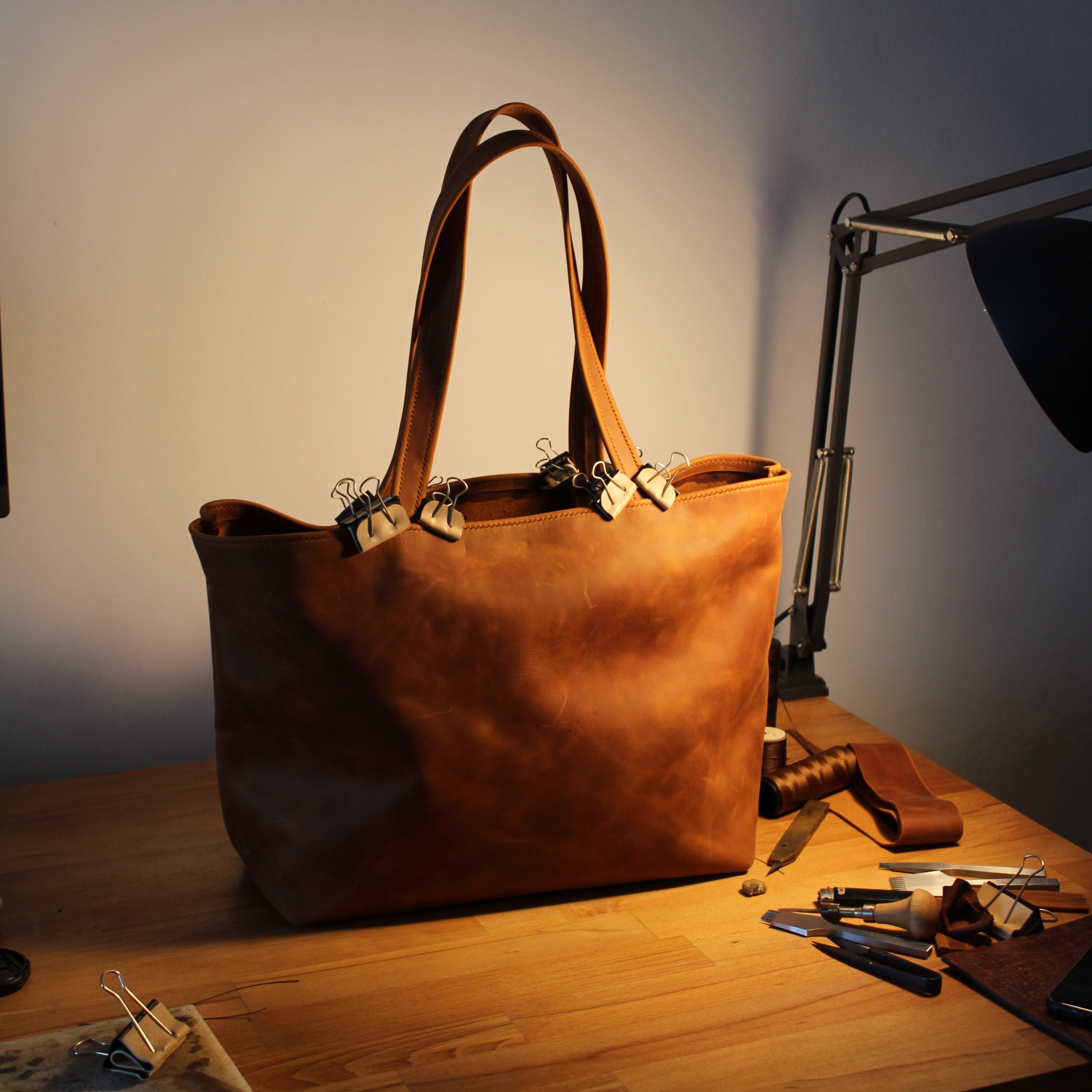 Large tote bag in dark brown full-grain leather — 2