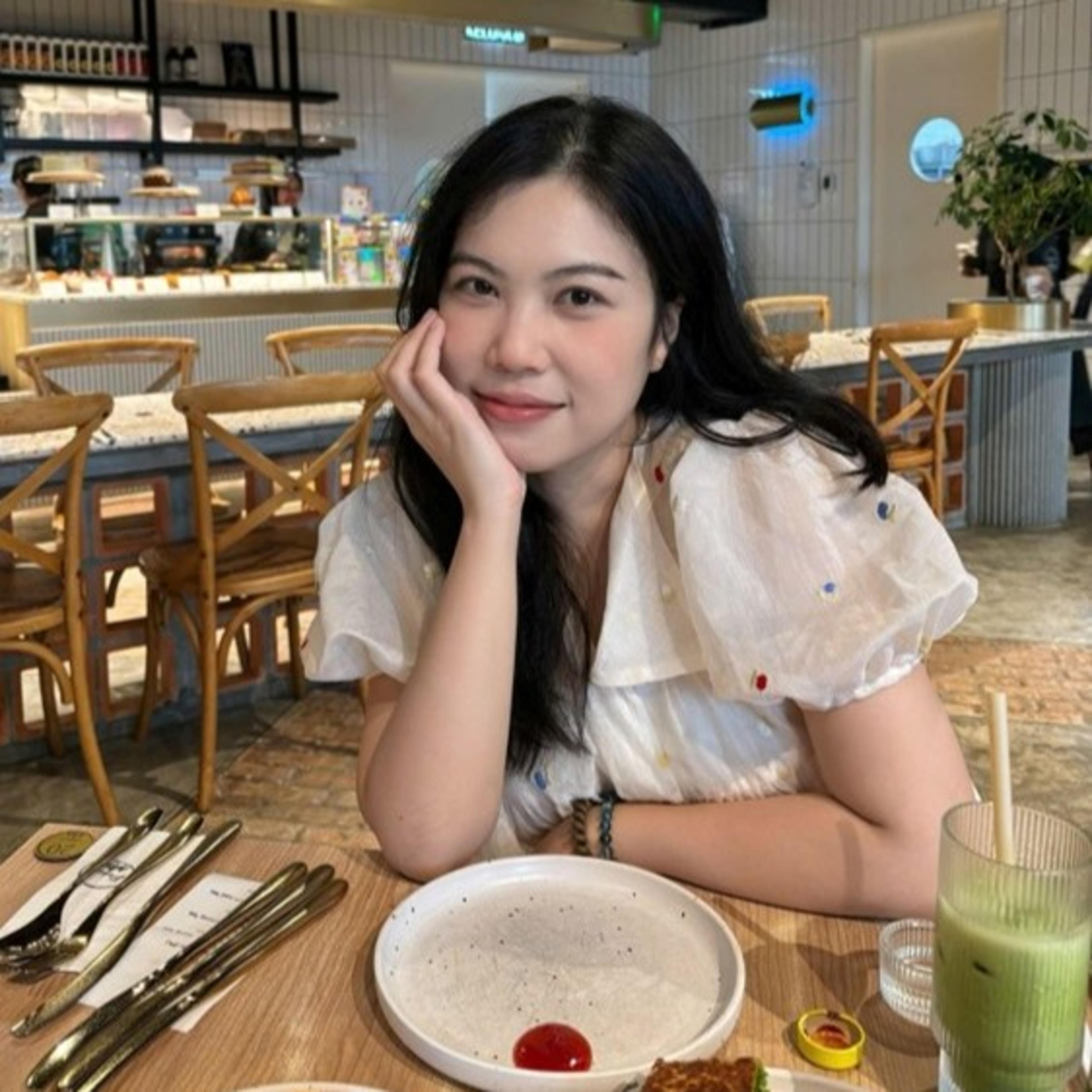 NGUYỄN THỊ THU HỒNG — Trưởng phòng Kinh doanh