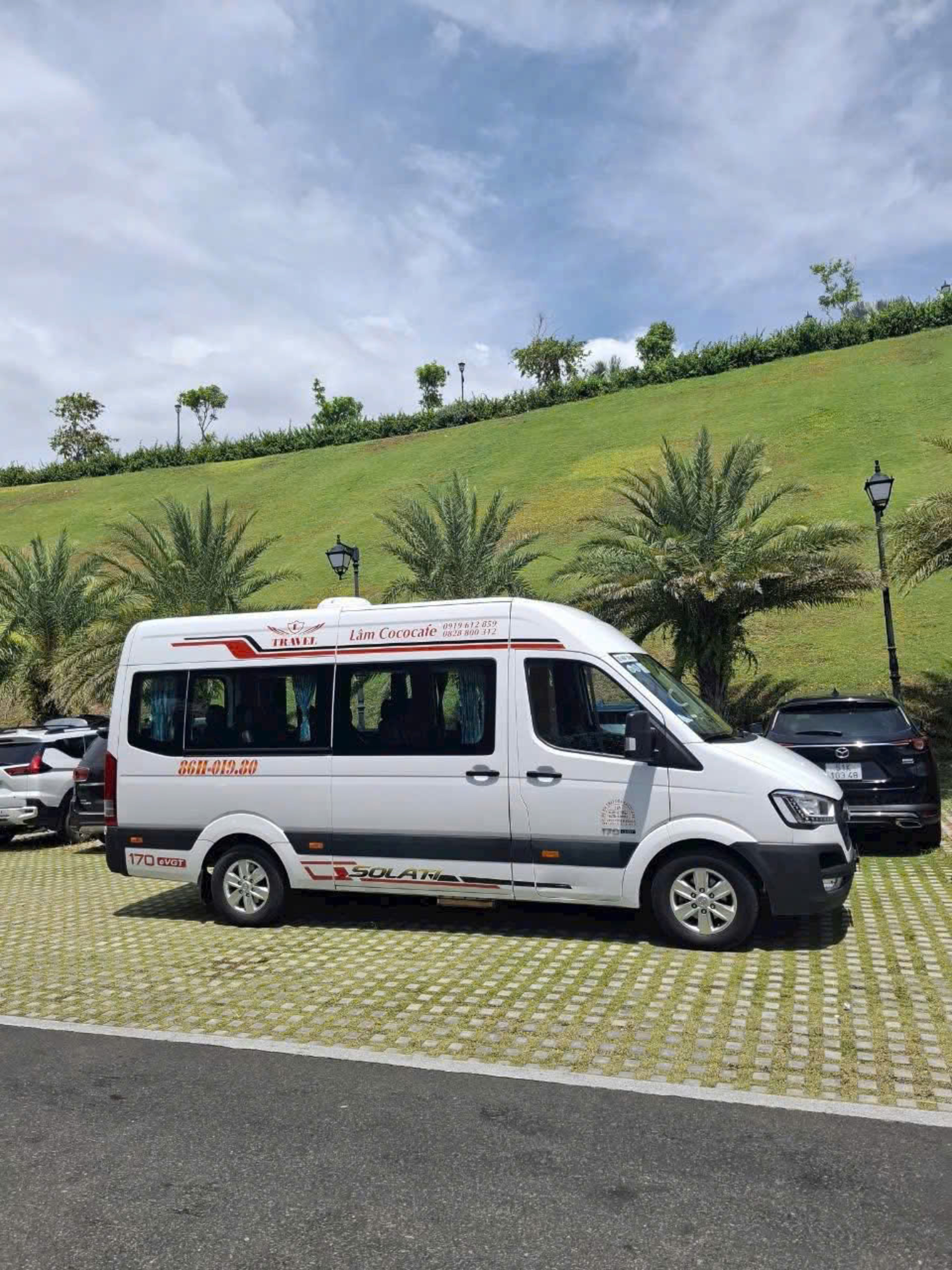 Đội Xe Limousine & SUV Cao Cấp — Hành Trình 5 Sao Đến Mũi Né