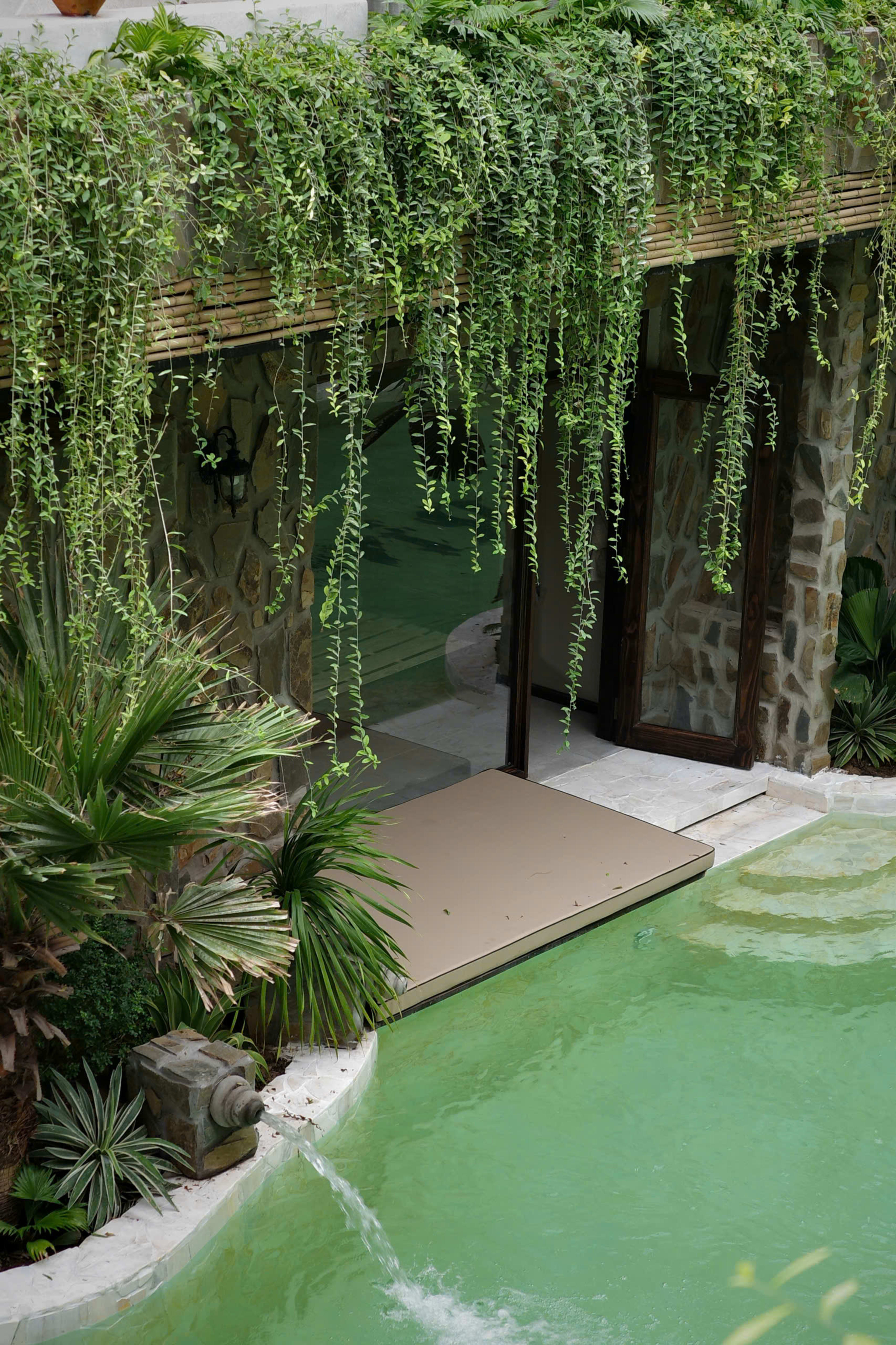 Deluxe Pool View
