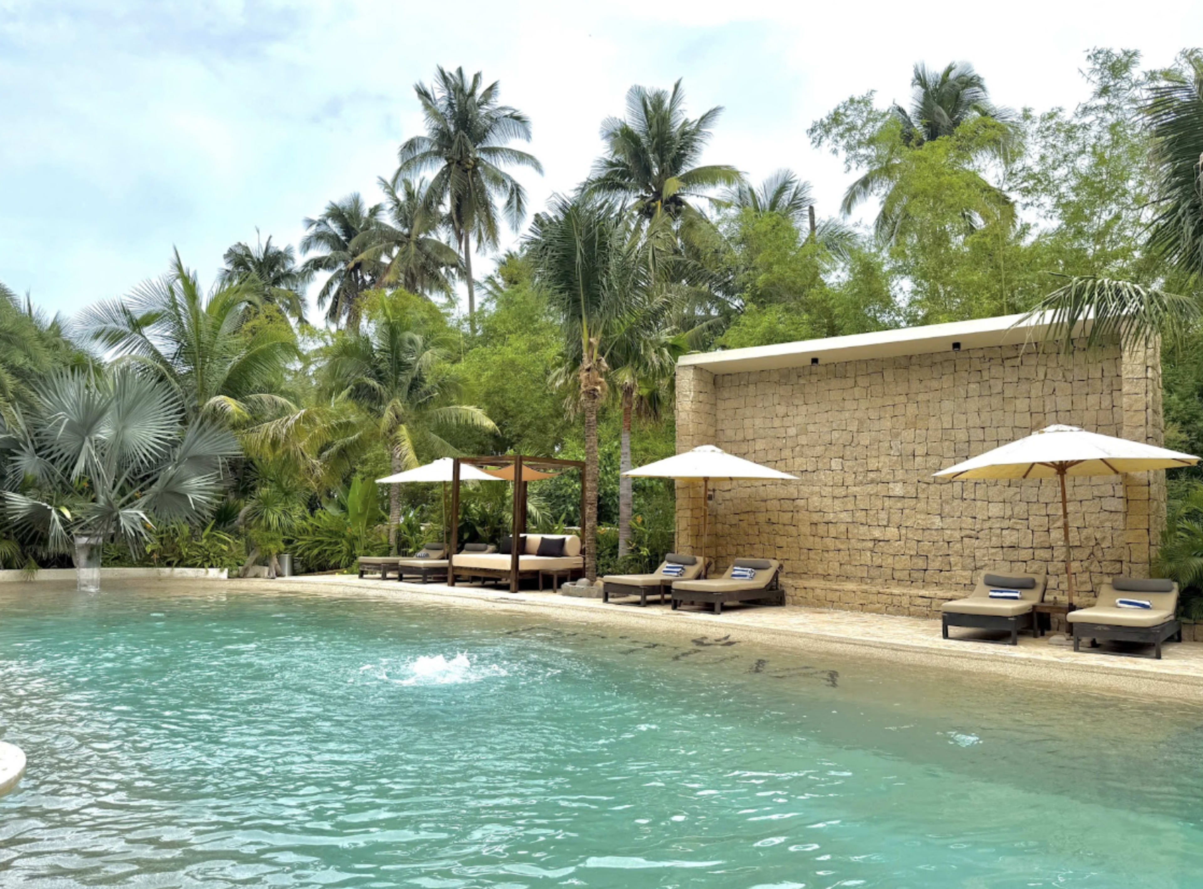 Deluxe Pool View