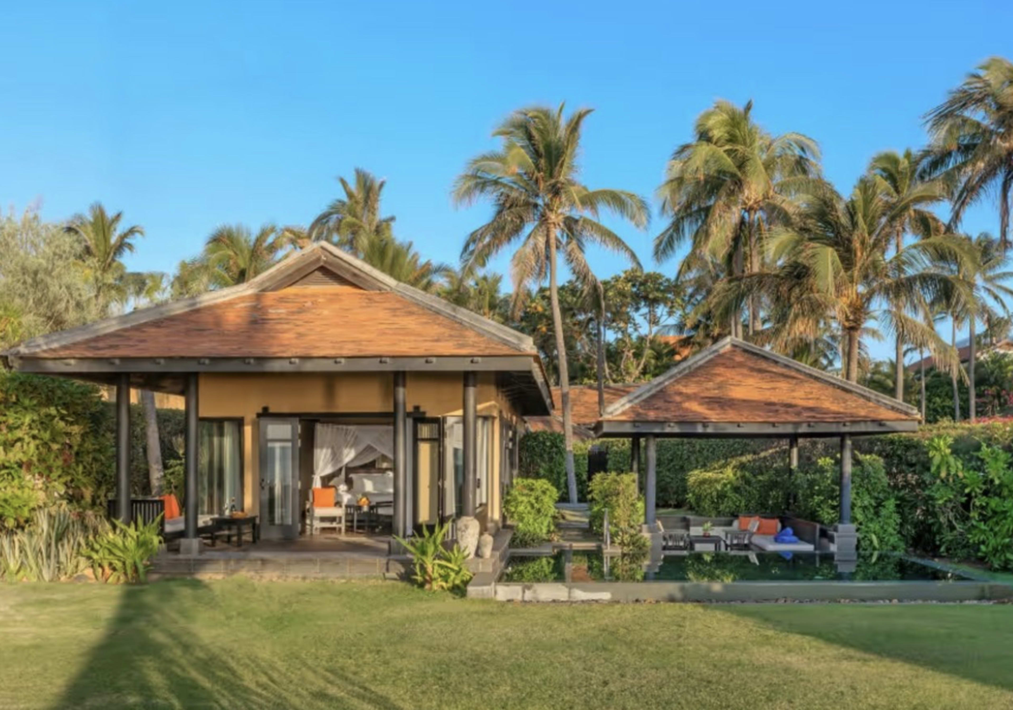 One Bedroom Beachfront Pool Villa