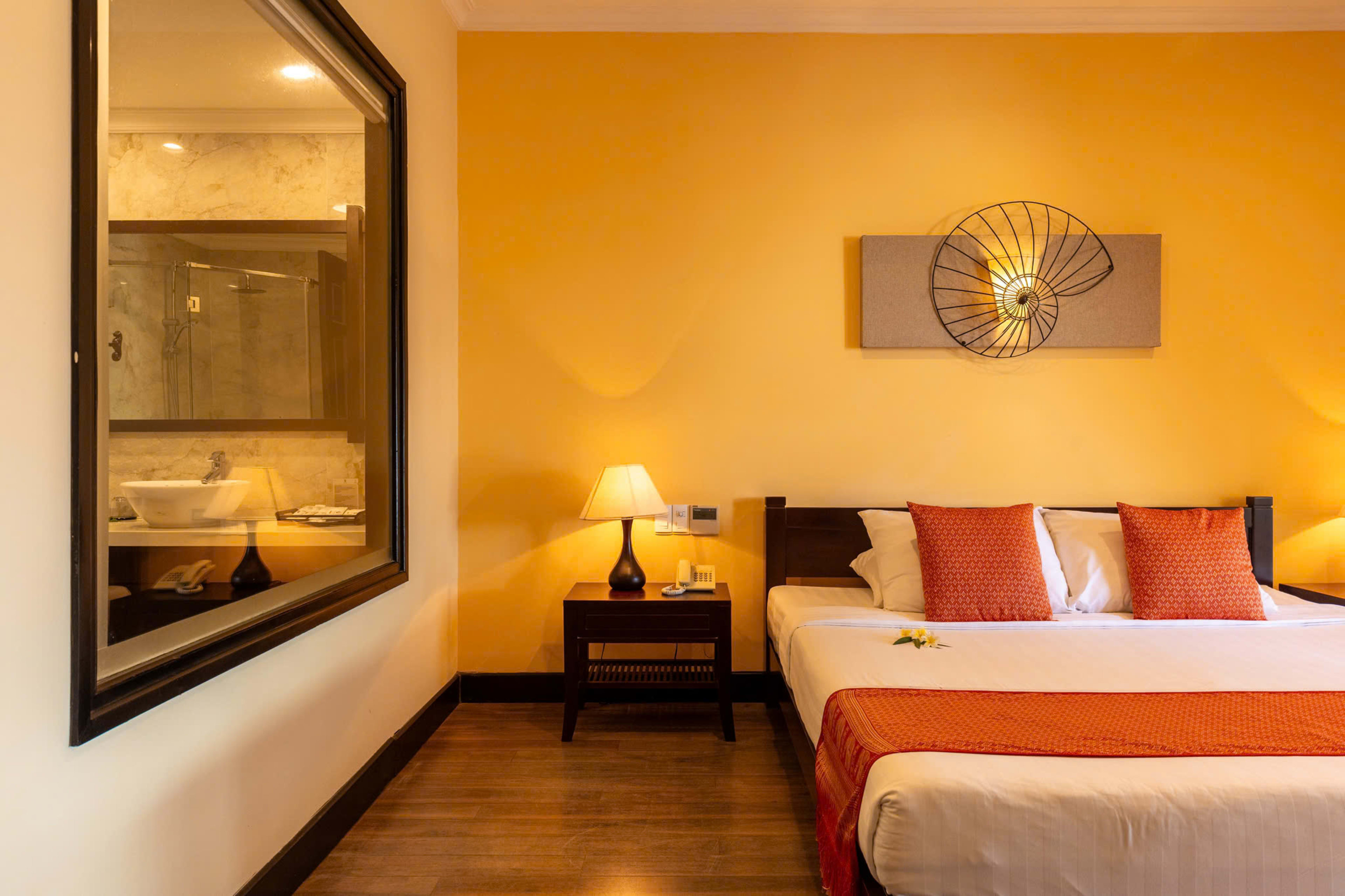 Deluxe Room No View or Partial View