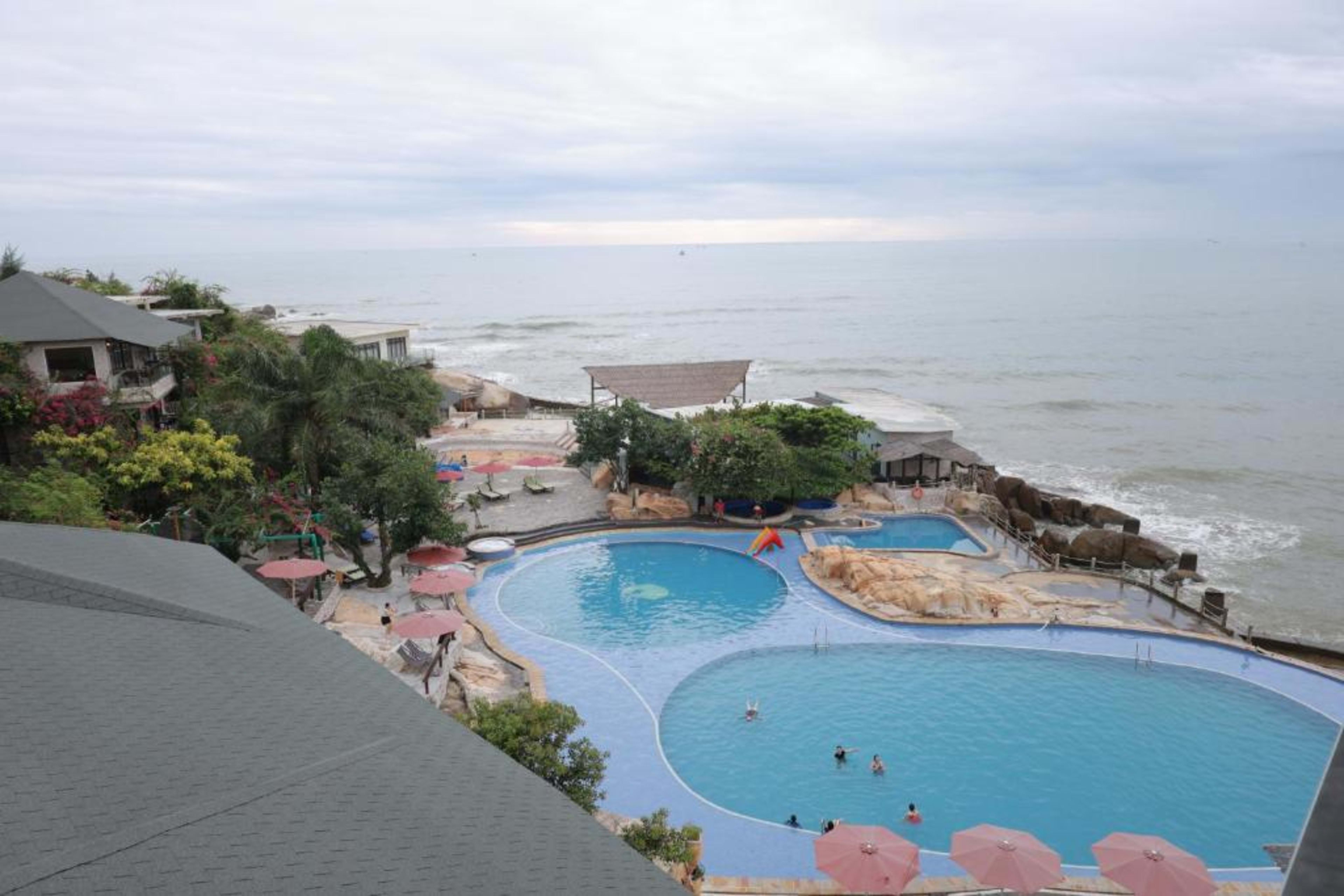Deluxe Beach Front 2 pax