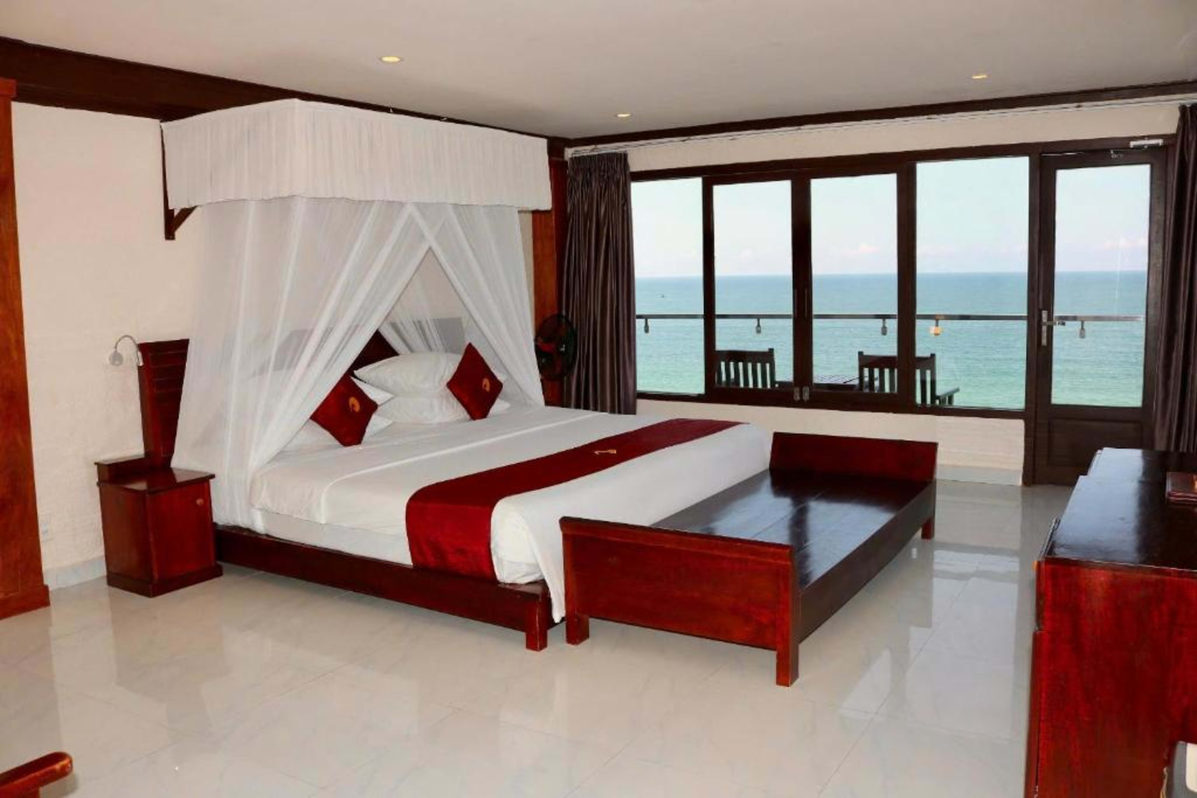 Deluxe Beach Front 2 pax