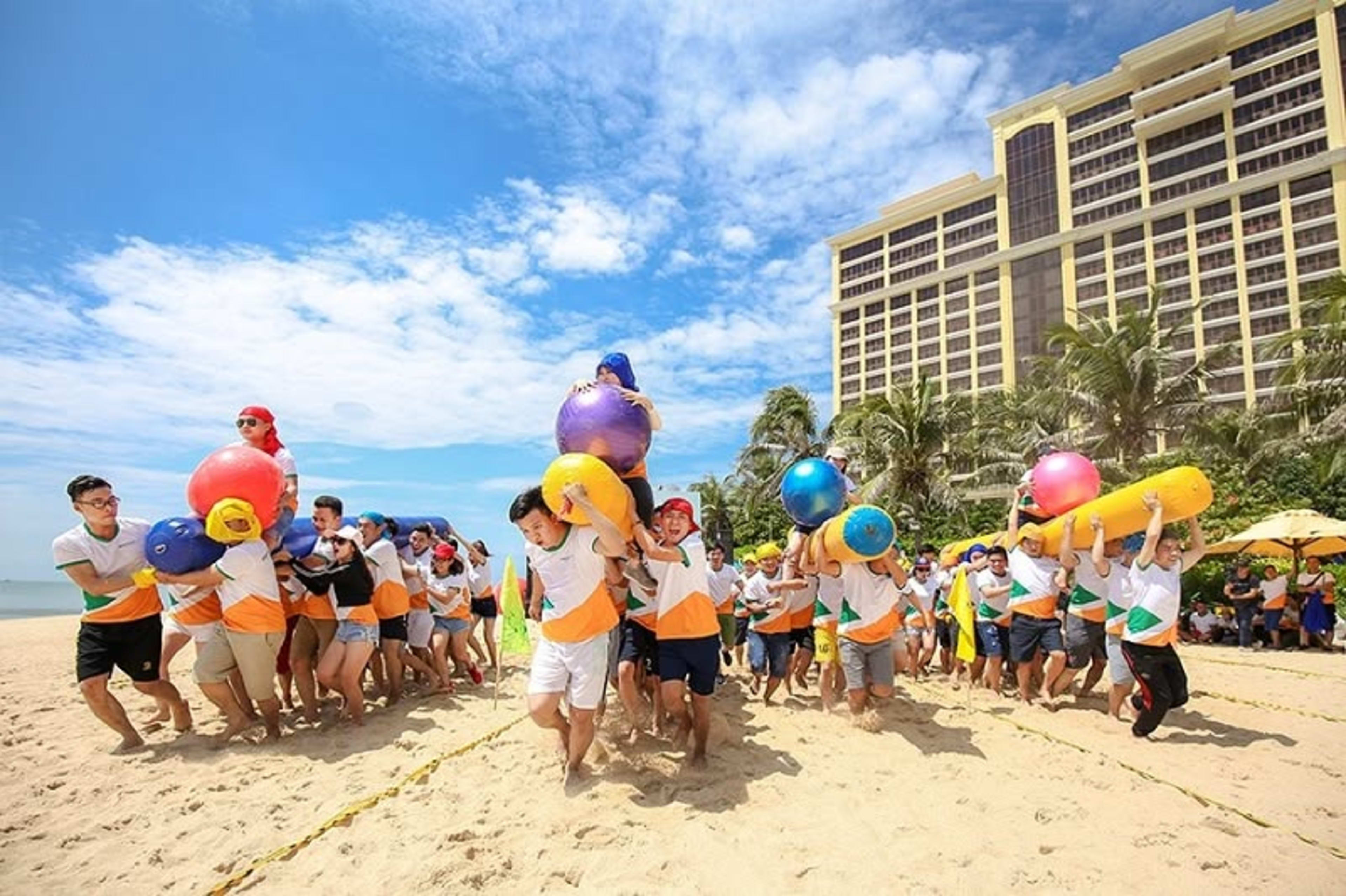 Ảnh minh họa team building trên bãi biển