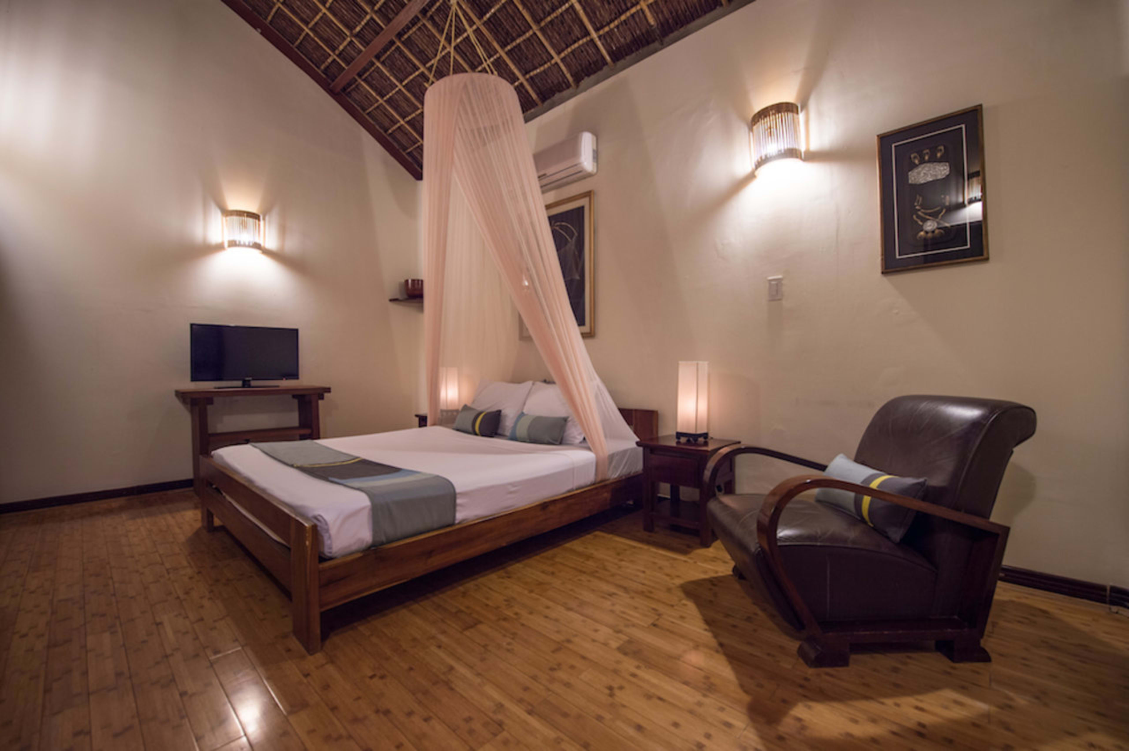4 Bedrooms Family Villa