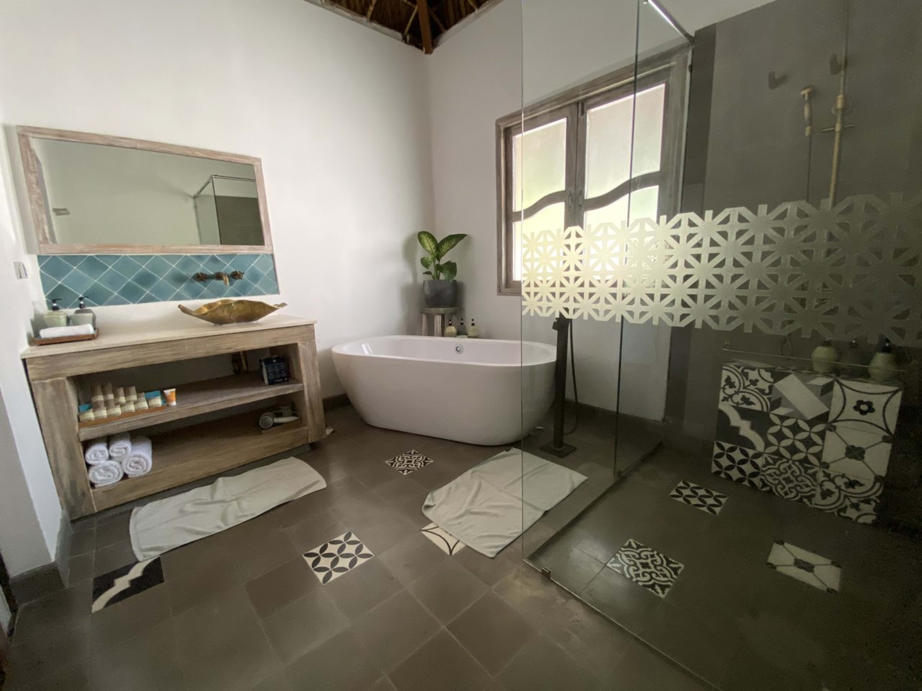 4 Bedrooms Family Villa