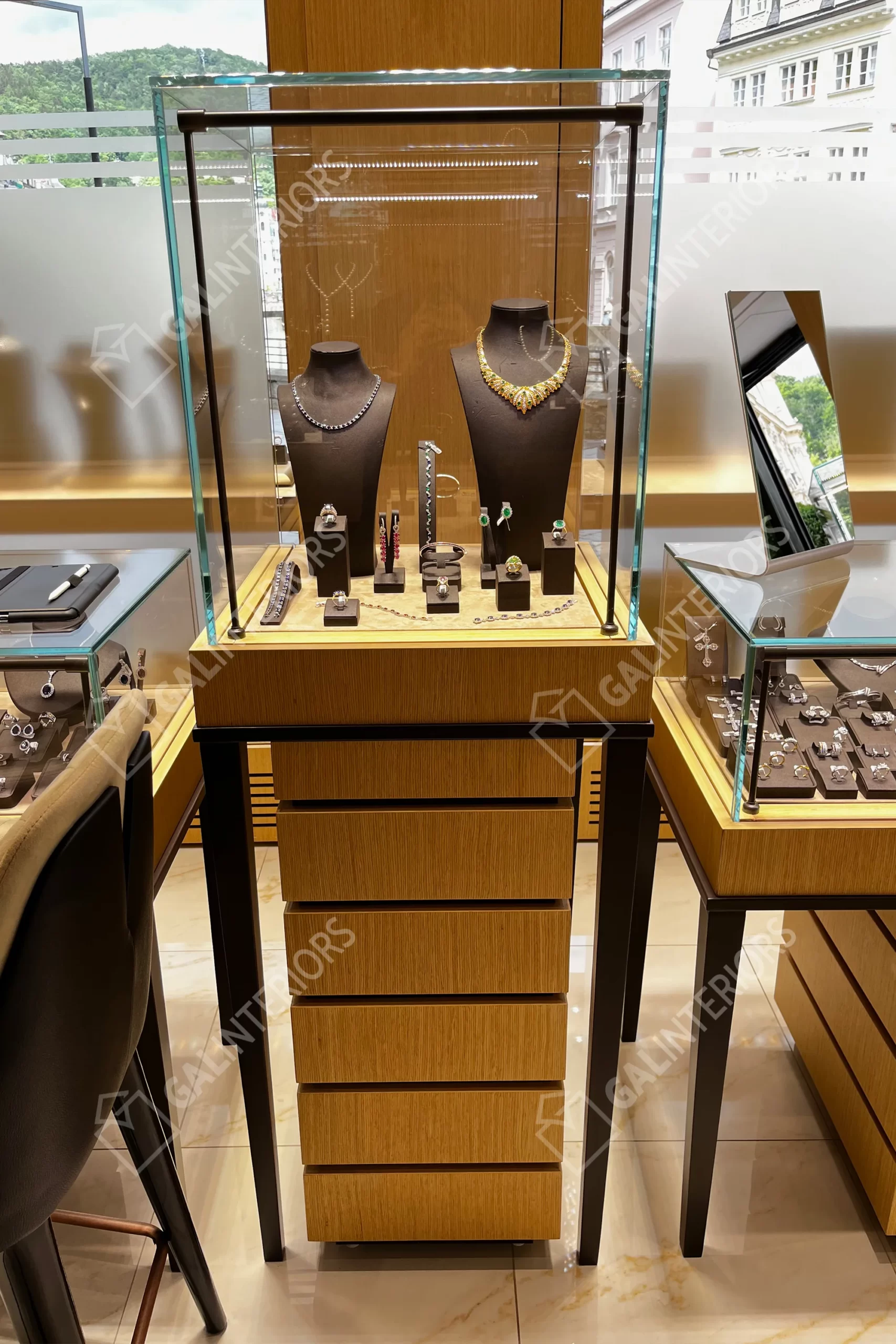 PUPP KARLOVY VARY — Jewelry Store Interior Design by Gal Interiors, photo 10