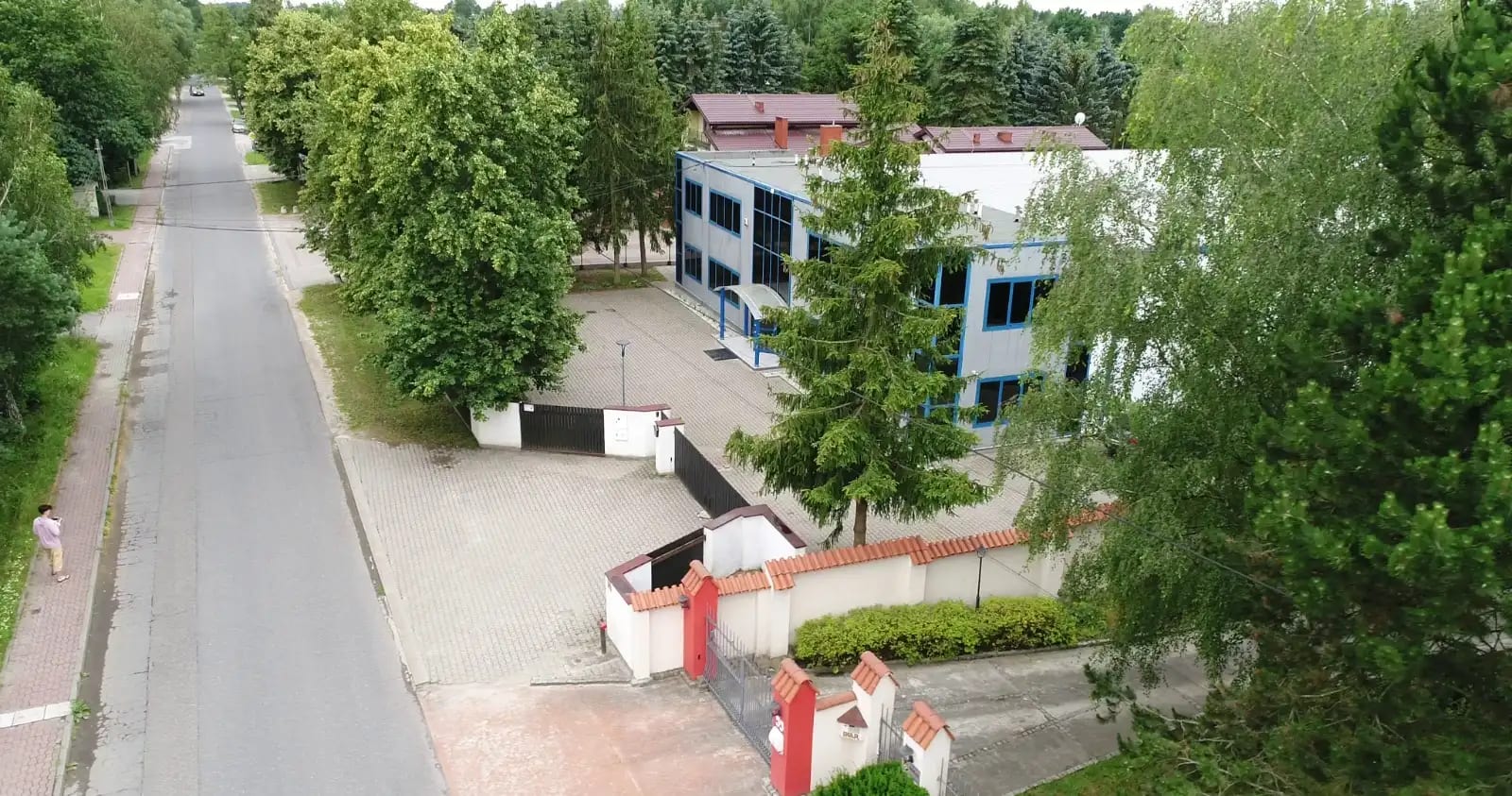 Widok z drona na teren WH i okoliczną zabudowę w Nadarzynie