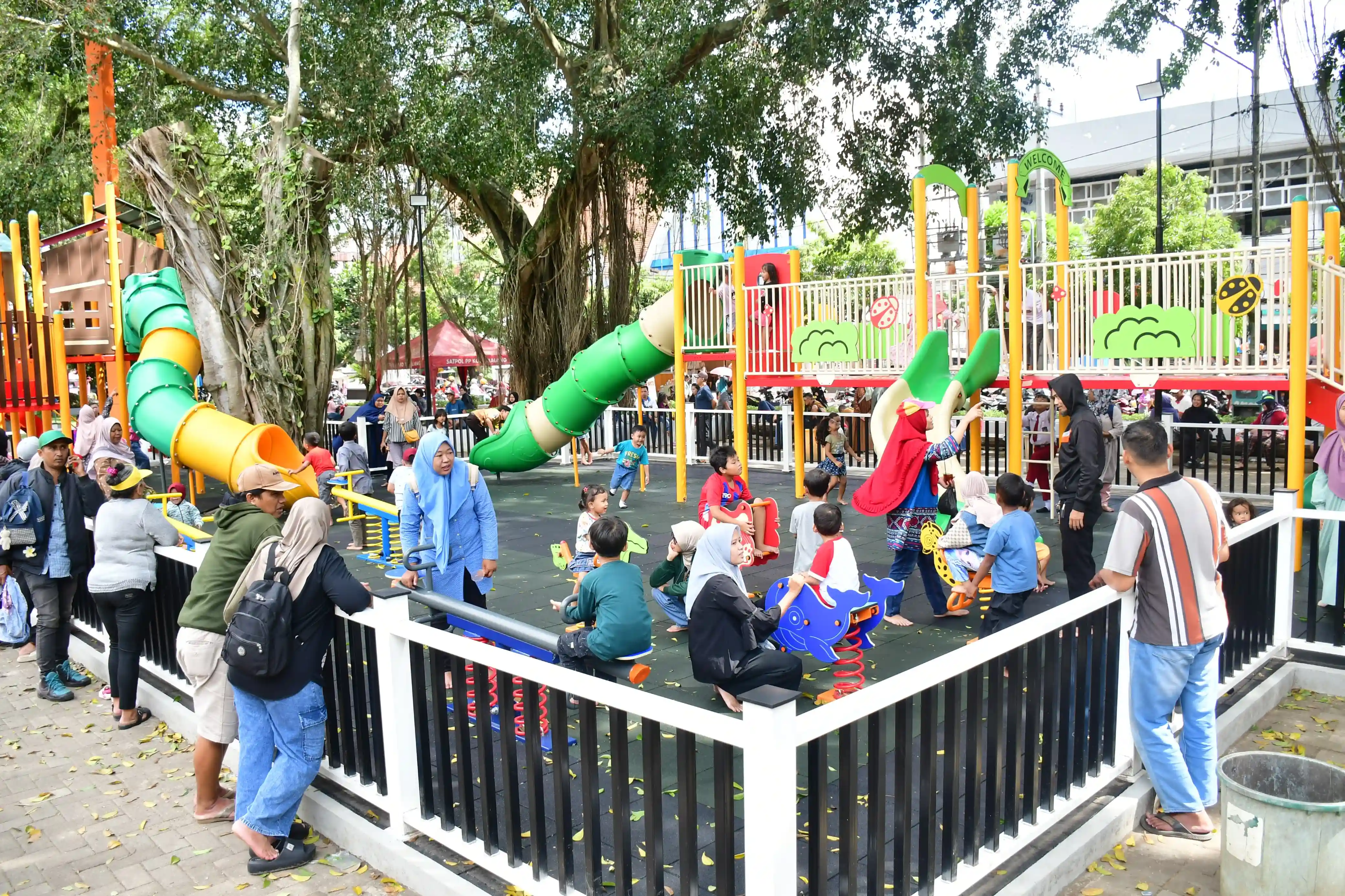 Outdoor Gym Taman Kota Surabaya