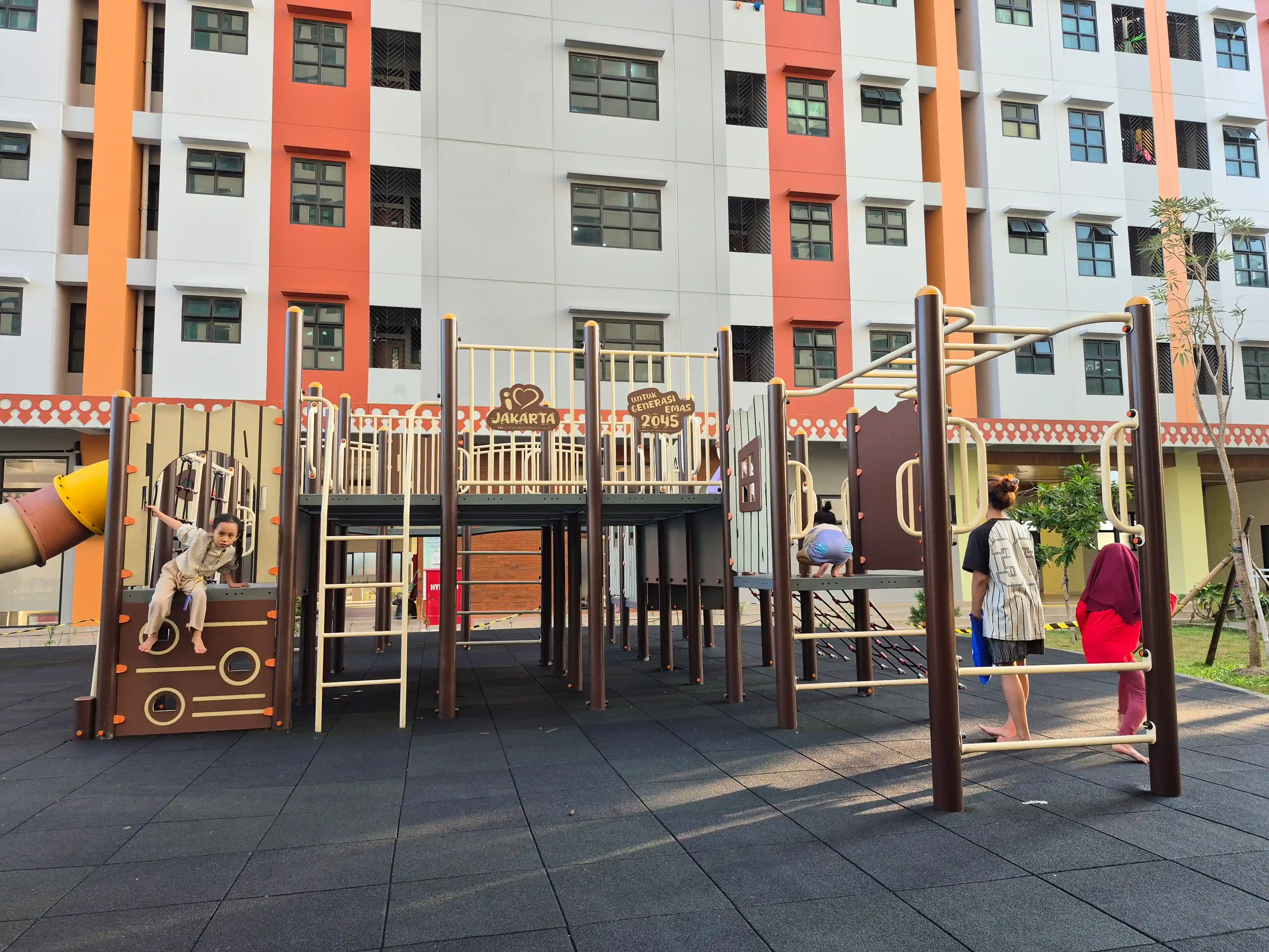 Set Playground Terpadu di Perumahan